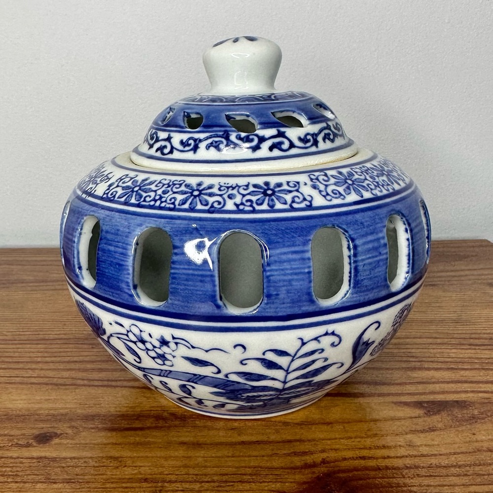 Three Hands Corp Blue White Candle Holder Round Votive W/ Lid Tea Light Floral